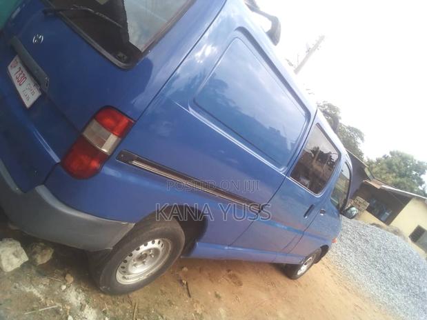 Toyota HiAce 2001 Blue · Photo 3