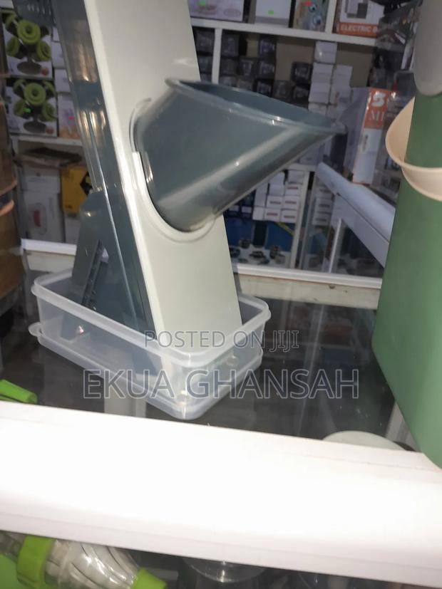Mandolin Vegetable Slicer · Photo 2