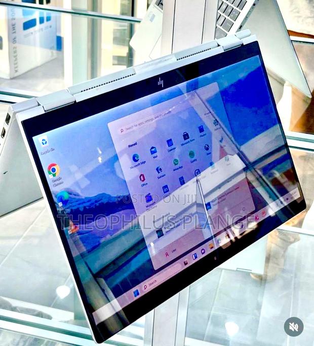 New Laptop HP EliteBook 1030 8GB Intel Core I7 SSD 256GB · Photo 1