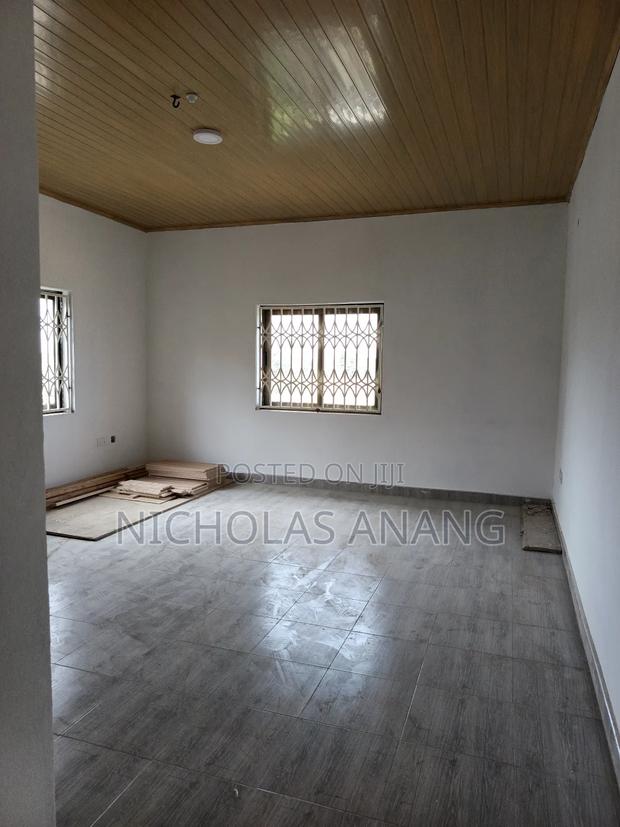2bdrm Apartment in Dorns Properties, New Town for rent · Photo 5