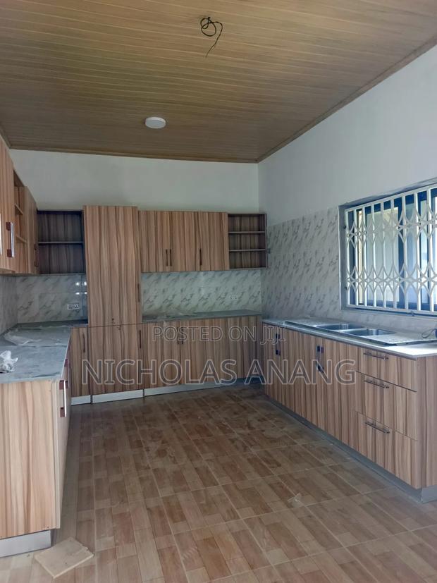 2bdrm Apartment in Dorns Properties, New Town for rent · Photo 2