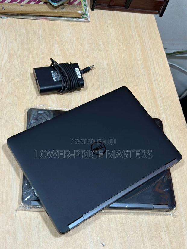 New Laptop Dell Latitude 7280 8GB Intel Core I7 SSD 256GB · Photo 3