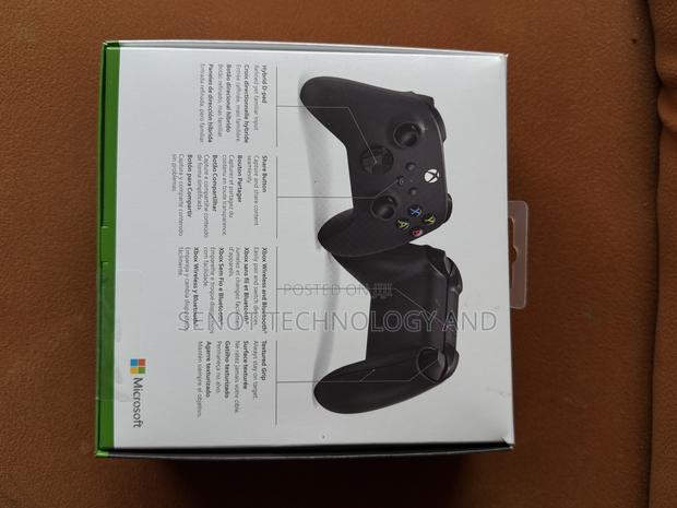 Xbox One Controller · Photo 2