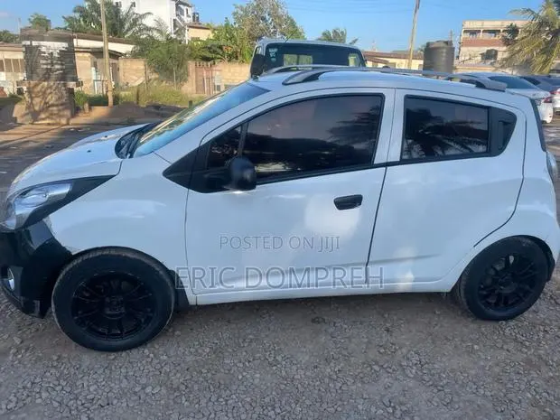 Chevrolet Spark 2012 White · Photo 1