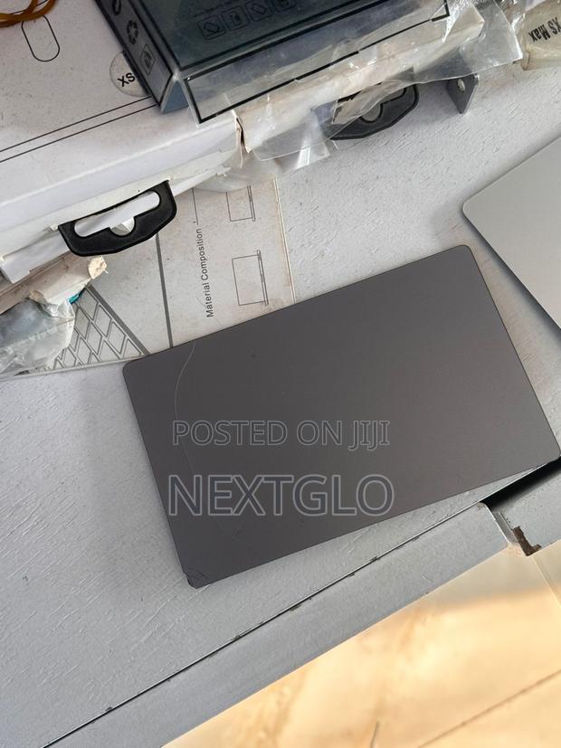 Macbook Trackpad · Photo 1