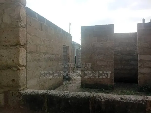 Uncompleted Building · Photo 3