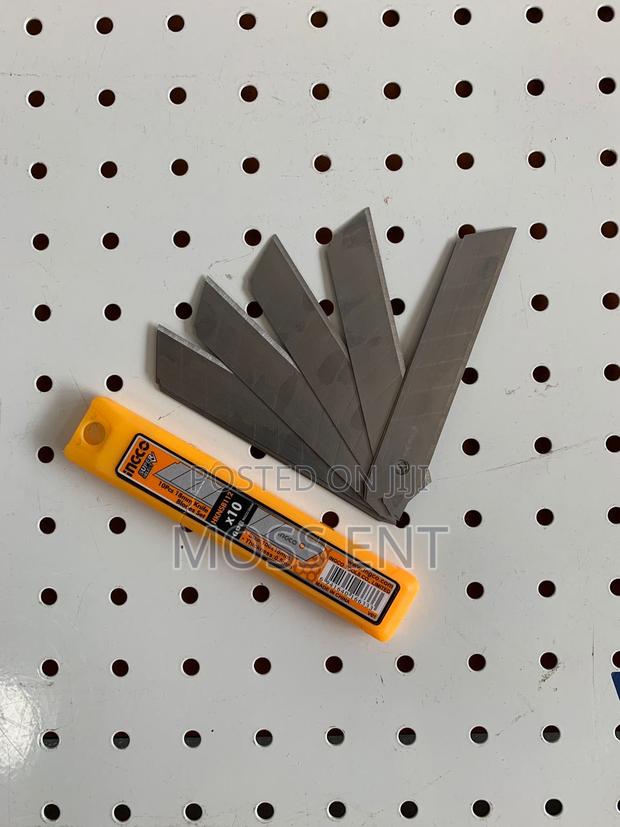 10 PCS 18mm Knife Blades Set - Hknsb112 · Photo 1