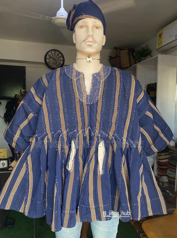Mens Smock · Photo 2