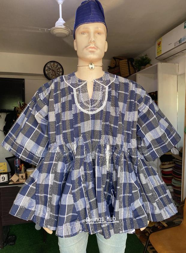 Mens Smock · Photo 1