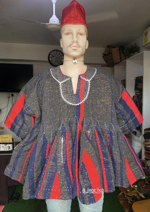 Mens Smock · Photo 1