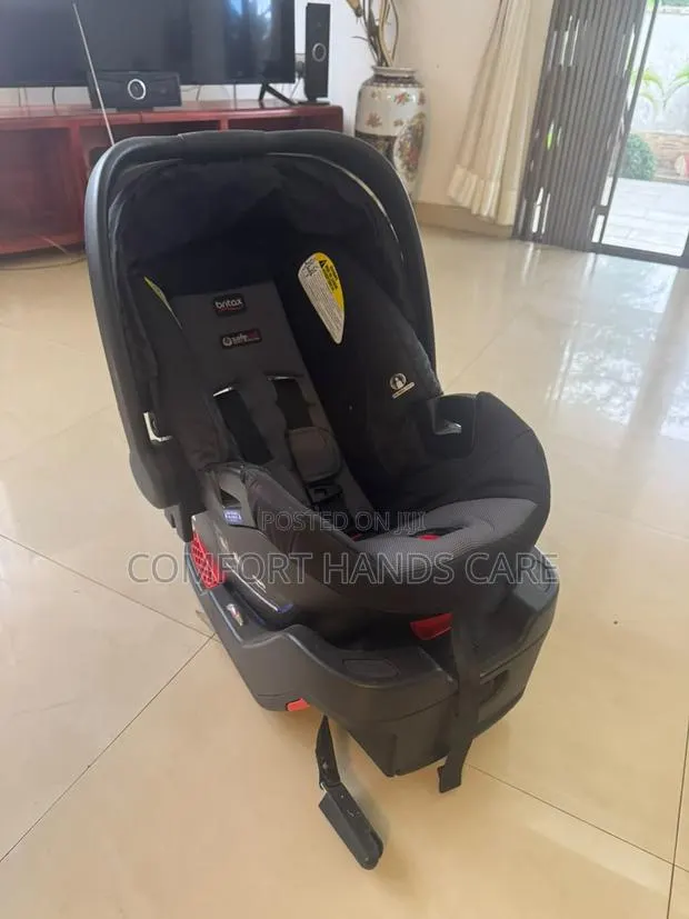 Original Britax Infant Car Seat With Installation Base. Neatly Used An · Photo 2