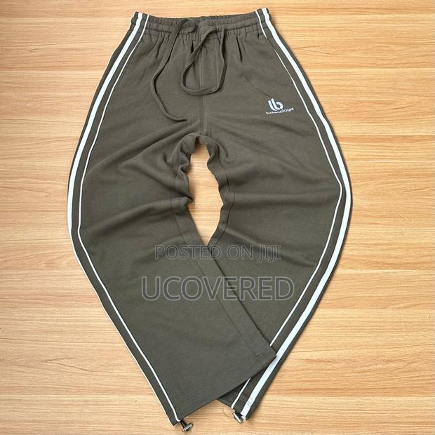 High Quality Unisex Joggers · Photo 4