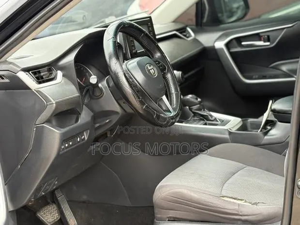 Toyota RAV4 2021 Black · Photo 1