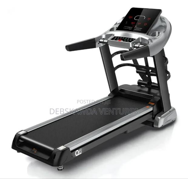 Q6 Treadmill Commercial With Massager · Photo 2