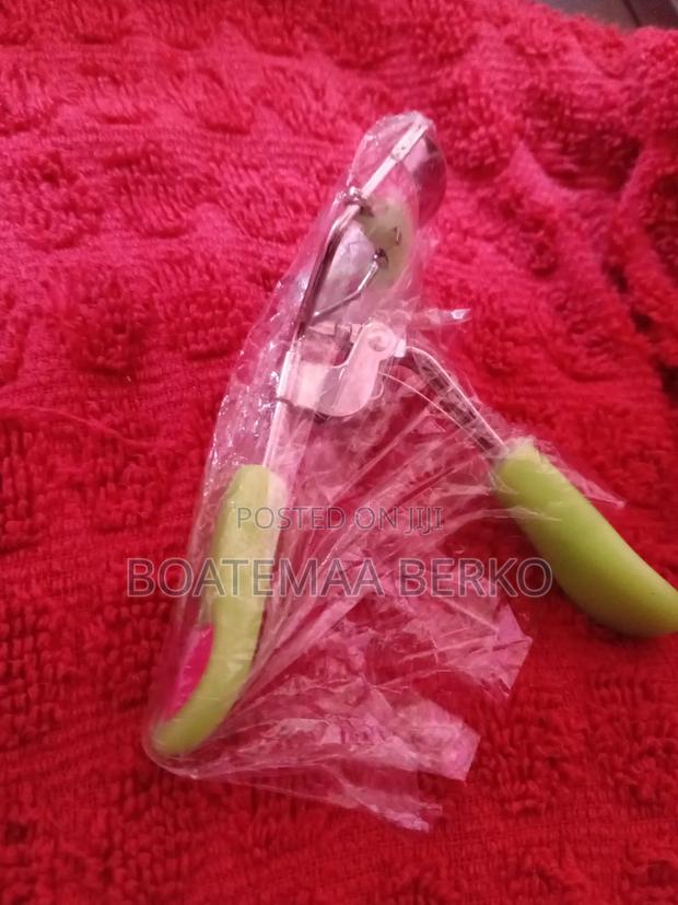 Eye Lash Curler · Photo 3