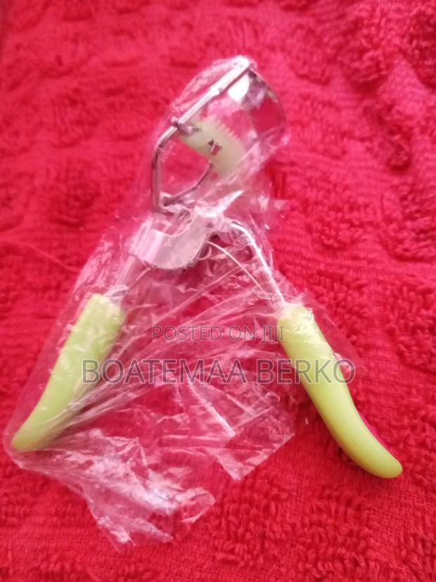 Eye Lash Curler · Photo 4