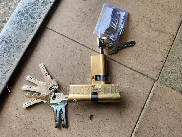 Security Door Lock · Photo 1