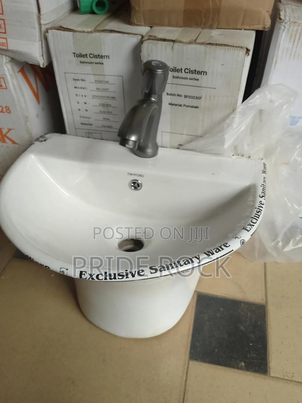 Small Wall Hung Basin With Tap, 16 Cm · Photo 3