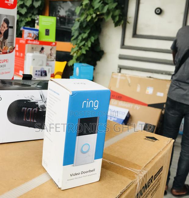 Essential Ring Door Bell Cam White · Photo 1