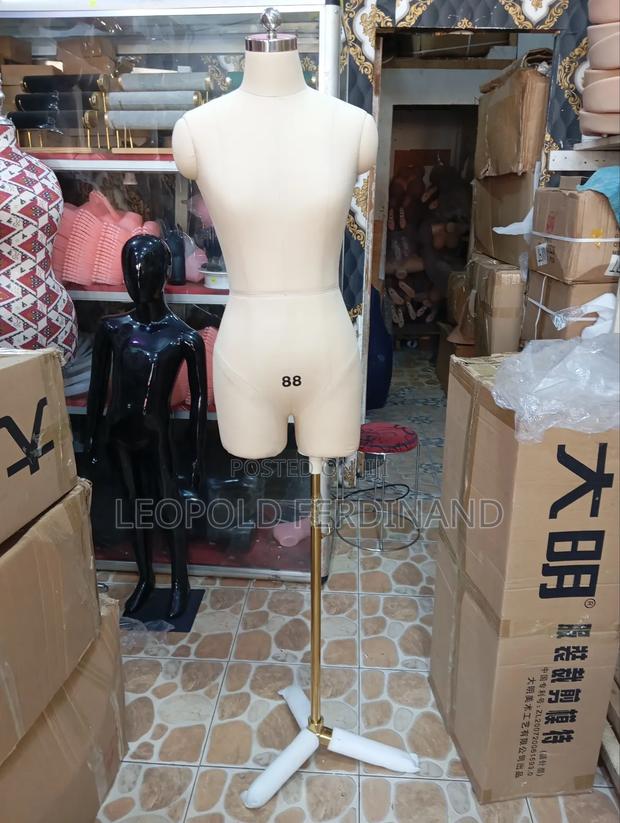Female Standard Dress Forms · Photo 2