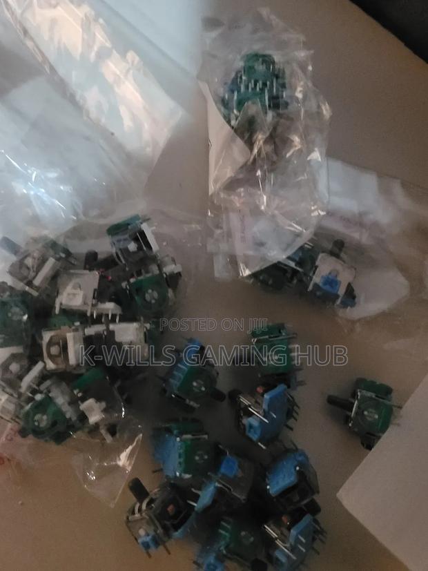 PS4 PS5/ Xbox One/Series Analogs Stick Replacement · Photo 1