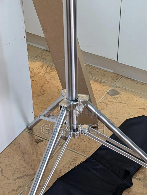 Silver Strobe Light Stand With Carry Bag · Photo 3
