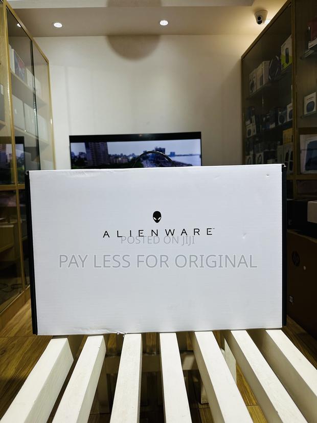 New Laptop Alienware M17x R2 16GB Intel Core i7 SSD 1T · Photo 1