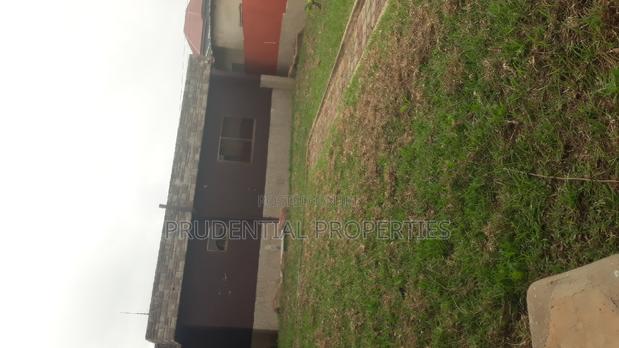 6bdrm House in Awoshie for sale