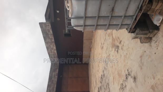 6bdrm House in Awoshie for sale · Photo 5