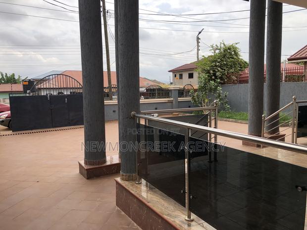 5bdrm Duplex in Lakeside Estates, Accra Metropolitan for sale · Photo 3