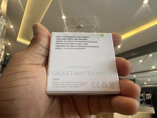 Usb-C to 3.5 Mm Headphone Jack Adapter · Photo 3