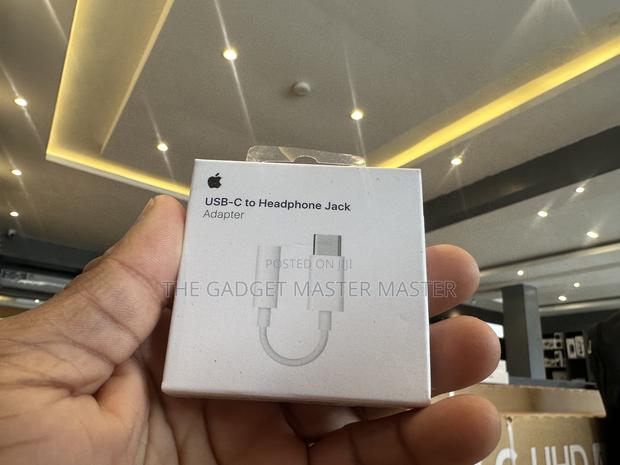 Usb-C to 3.5 Mm Headphone Jack Adapter · Photo 1