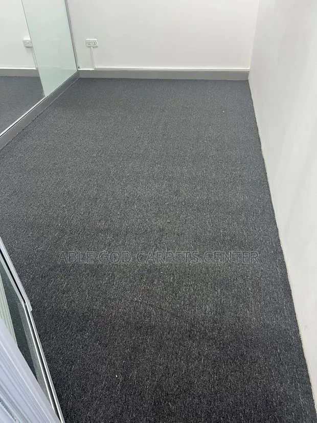 Gray Carpets · Photo 1