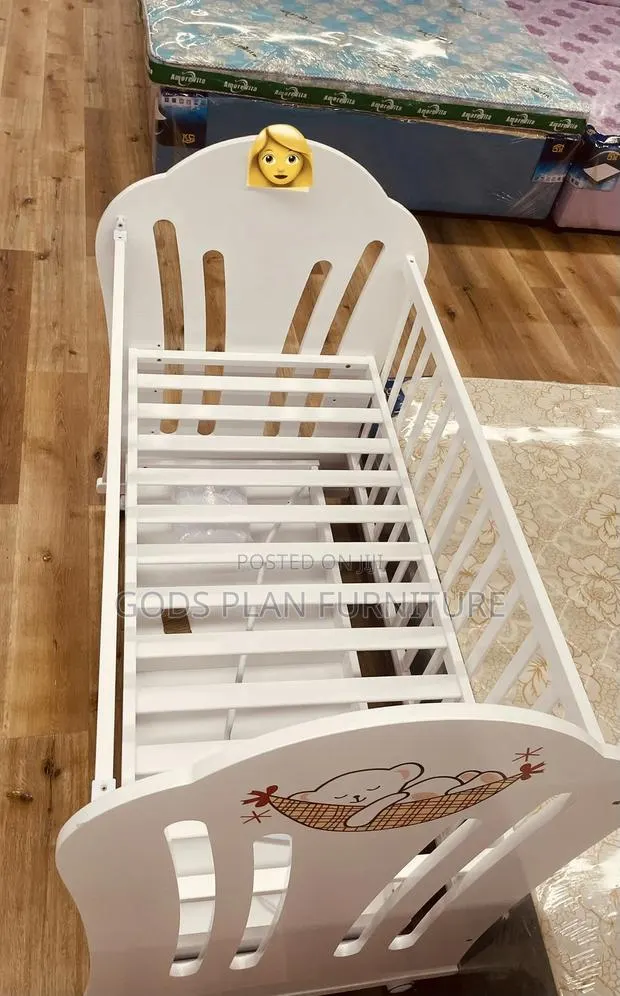 Wooden Baby Cot · Photo 4
