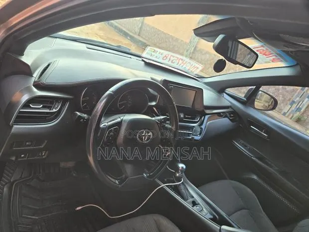 Toyota C-HR XLE Prermium FWD (2.0L 4cyl 2AM) 2018 Gray · Photo 1