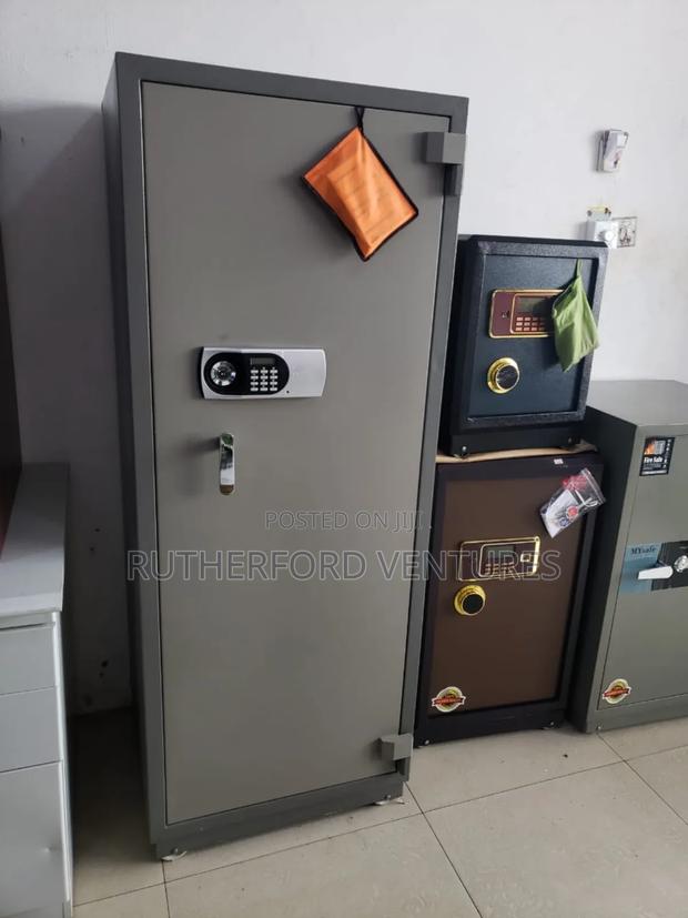 Fireproof Safe · Photo 1