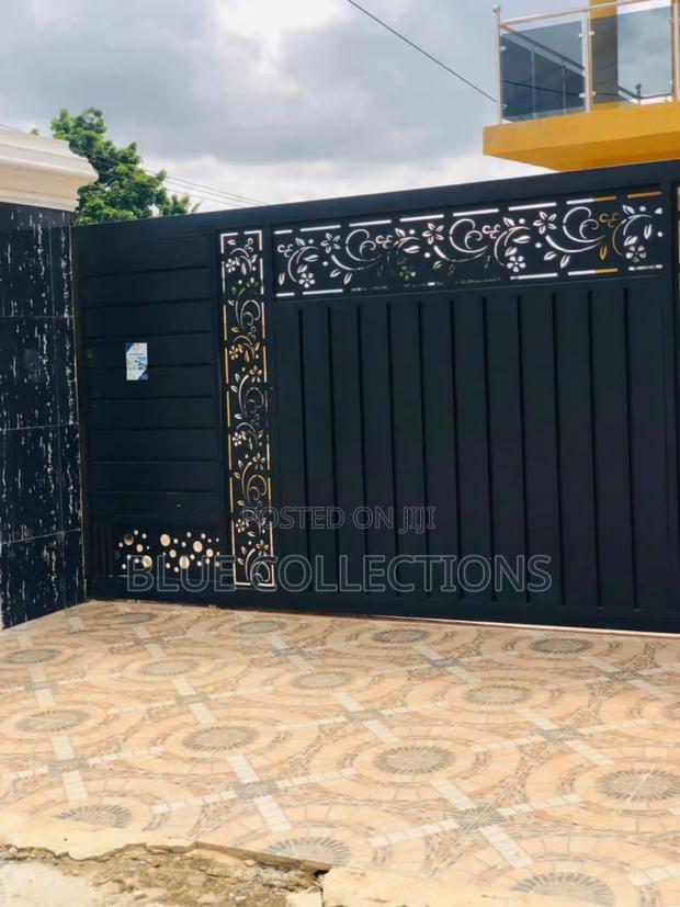 Stainless Steel Main Gate · Photo 1