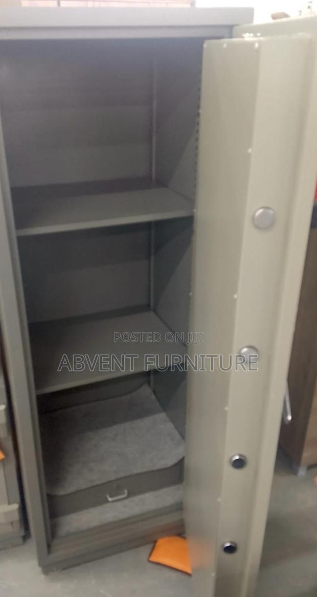 Heavy Fireproof Money Safe · Photo 1