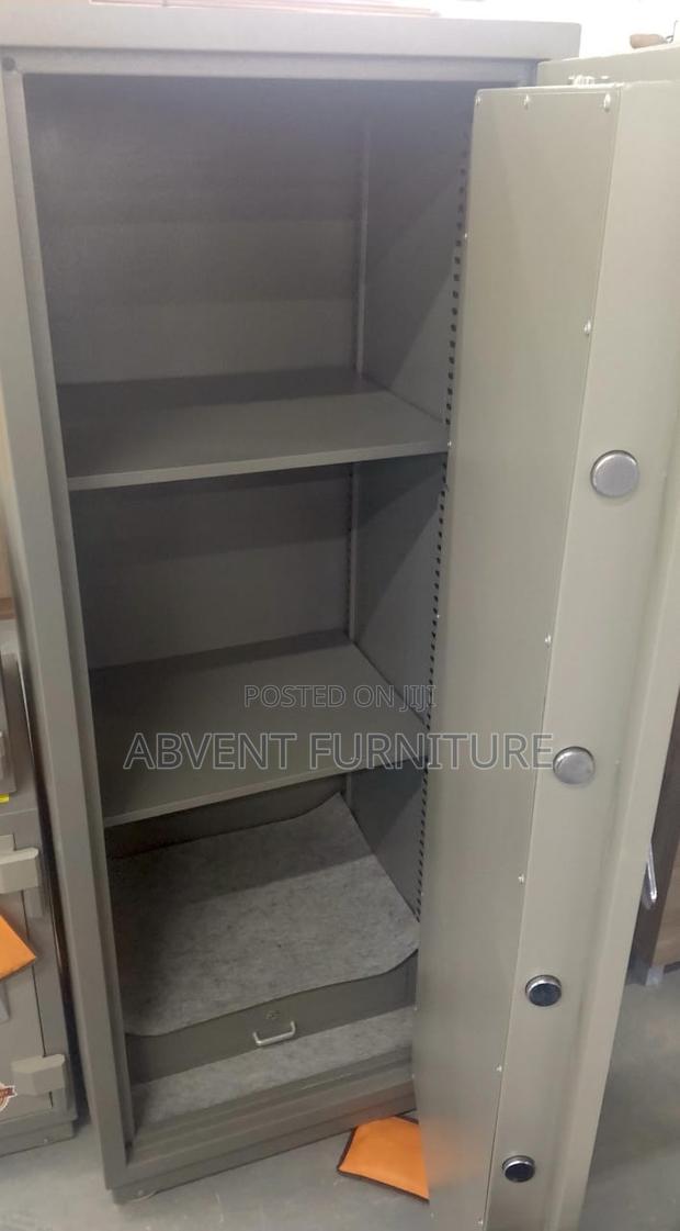 Heavy Fireproof Money Safe · Photo 1