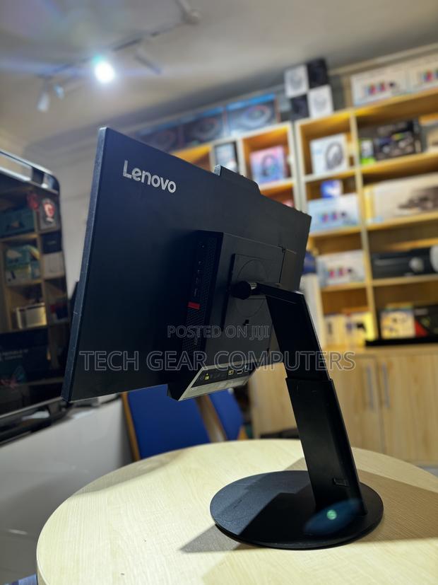 Desktop Computer Lenovo 8GB Intel Core I5 SSD 512GB · Photo 1