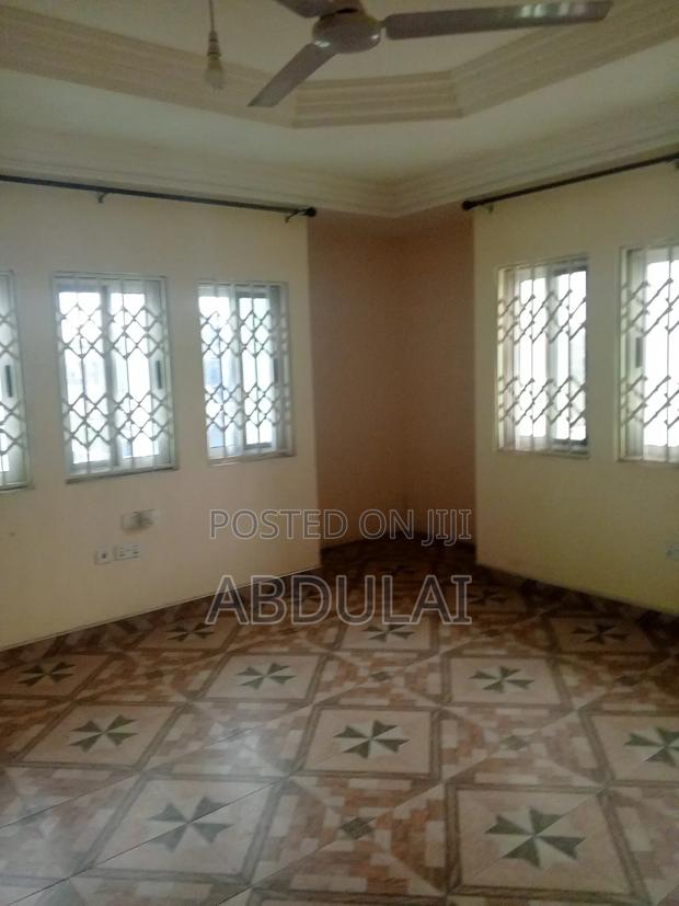 3 Bedroom Apartment · Photo 6