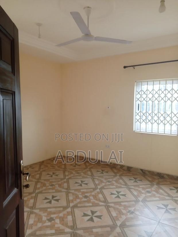 3 Bedroom Apartment · Photo 8