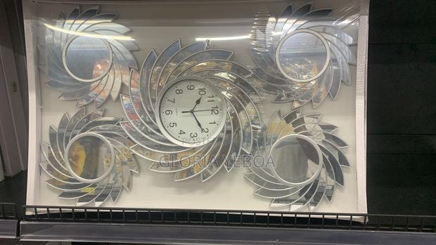 5 in 1 Wall Clock · Photo 2