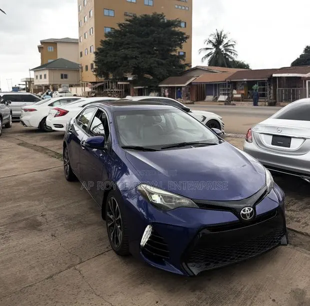 Toyota Corolla SE Special Edition 4dr Sedan (1.8L 4cyl CVT) 2017 Blue · Photo 1