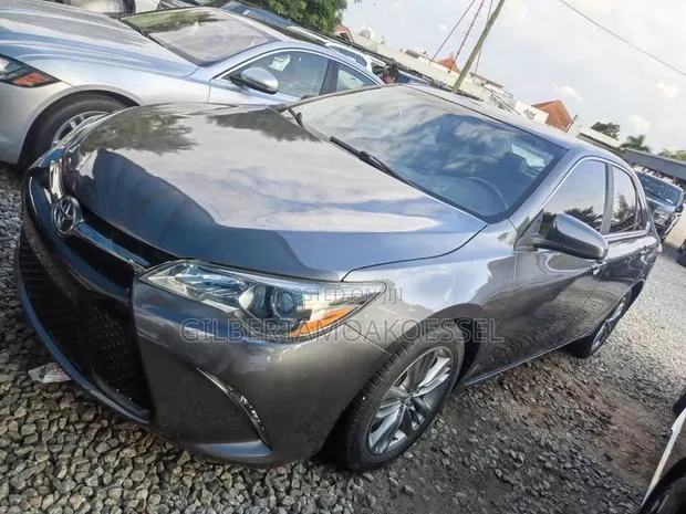 Toyota Camry 2017 Gray · Photo 1