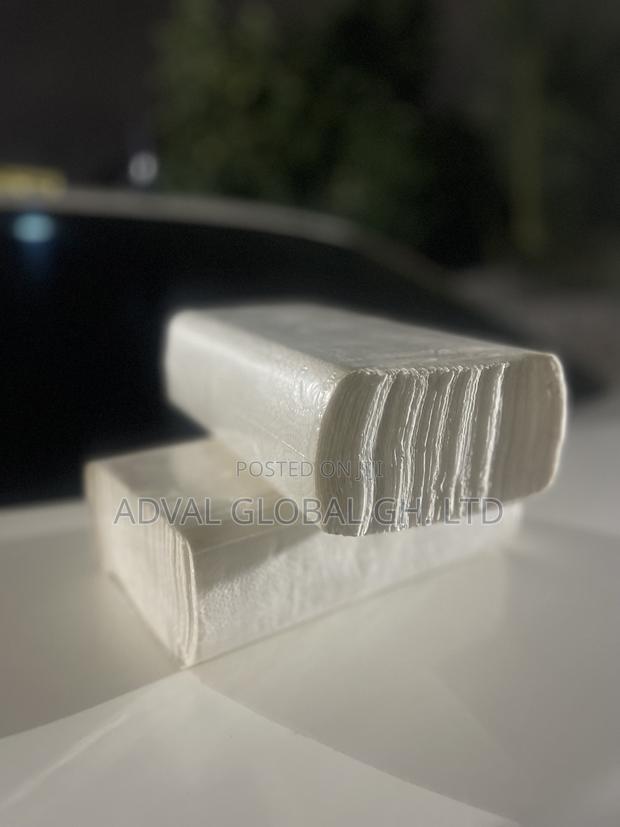 Premium Z-Fold Hand Paper Towels · Photo 4
