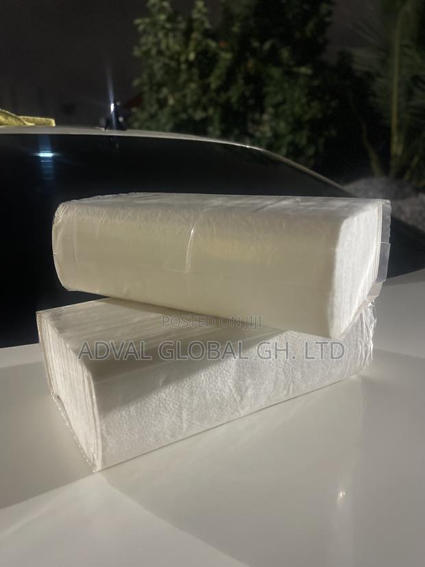 Premium Z-Fold Hand Paper Towels · Photo 5