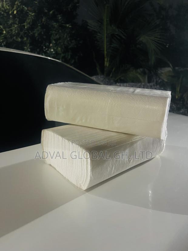 Premium Z-Fold Hand Paper Towels · Photo 2