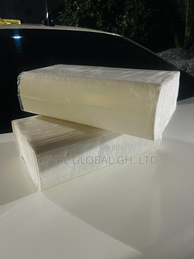 Premium Z-Fold Hand Paper Towels · Photo 7