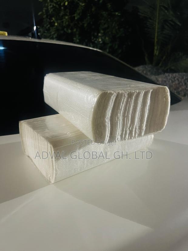 Premium Z-Fold Hand Paper Towels · Photo 6